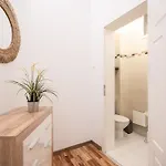 Evergreen Downtown Apartment