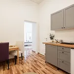 Evergreen Downtown Apartment *