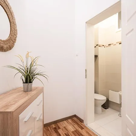 Evergreen Downtown Apartman