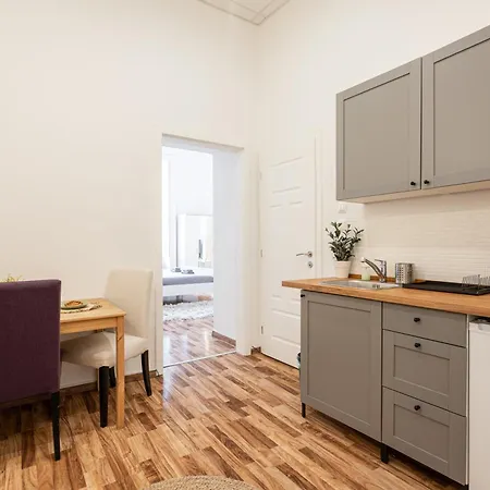 Evergreen Downtown Apartman *